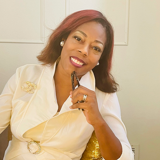 A headshot of Aisha Washington smiling at the camera.